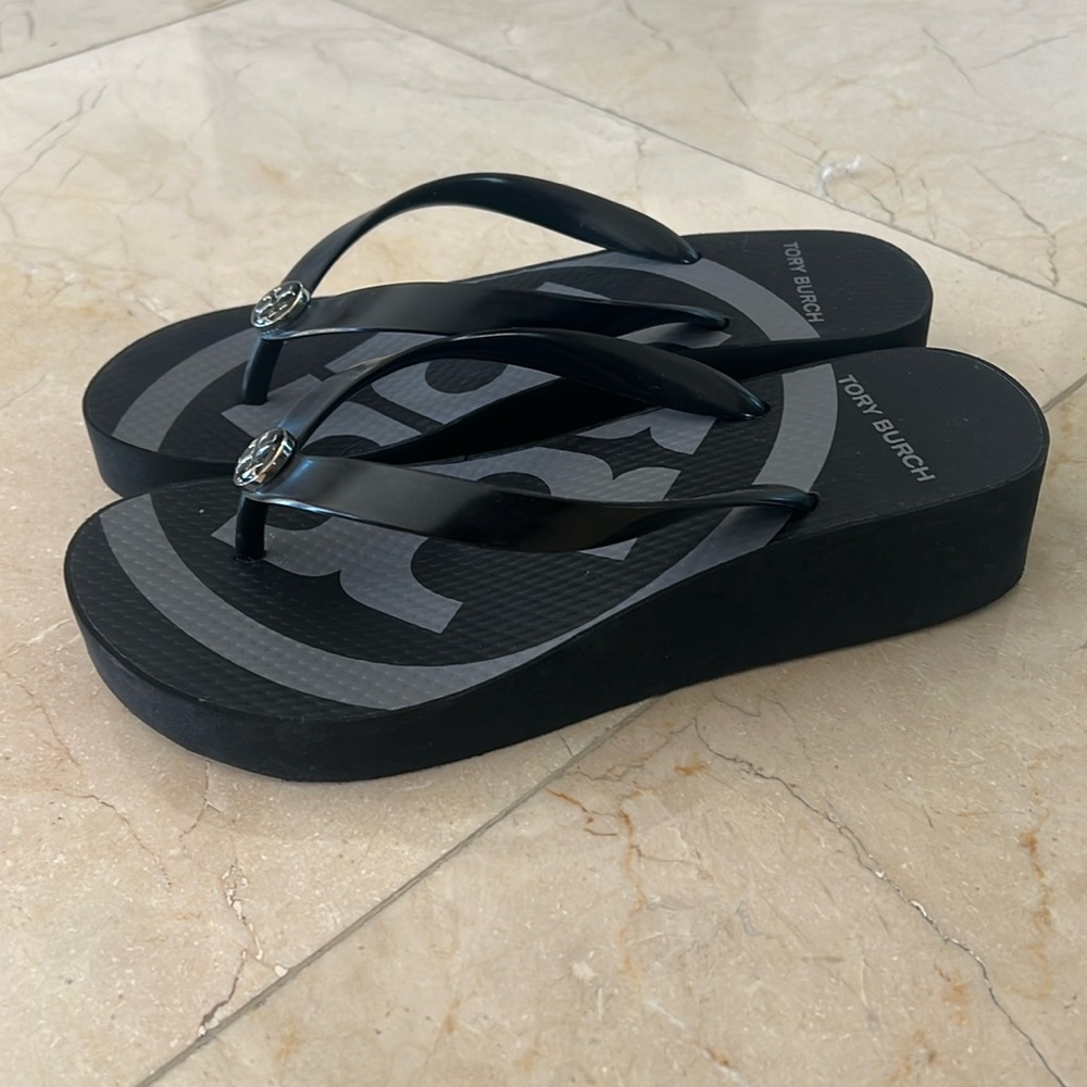 Tory Burch Printed Wedge Flip Flop Black Size 6